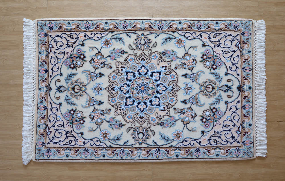 ペルシャ絨毯玄関マット イラン、ナイン産 94×61cm ウール＆シルク　アイボリーの全体像
