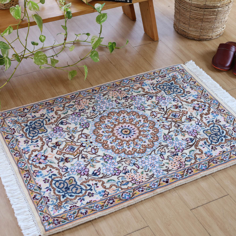 ペルシャ絨毯 ナイン産　90×61cm
