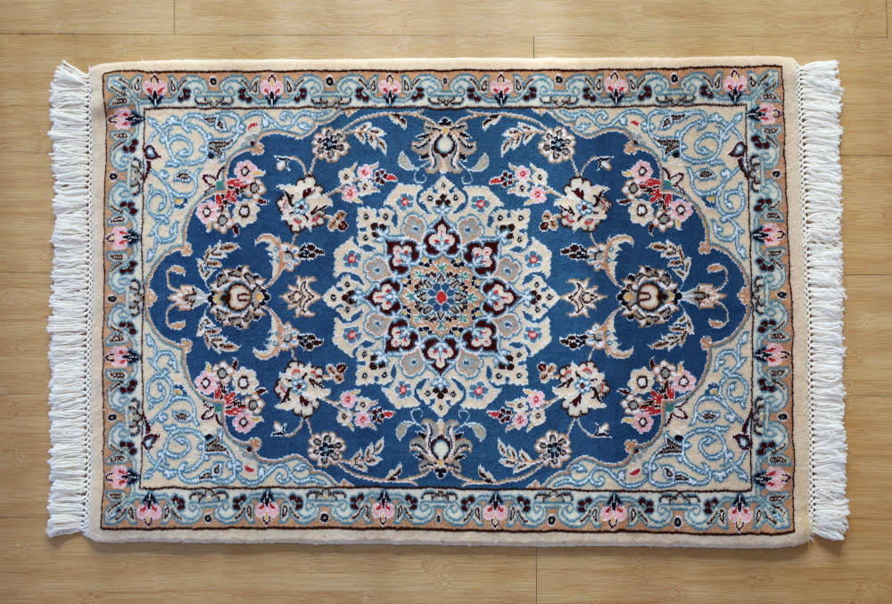 ペルシャ絨毯玄関マット イラン、ナイン産 88×61cm ウール＆シルク　青の全体像