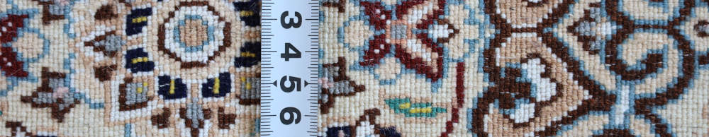ペルシャ絨毯玄関マット イラン、ナイン産 108×77cm の裏面の織り目の様子