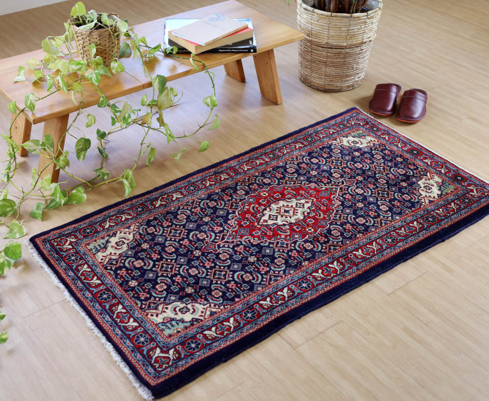 ヴィンテージペルシャ絨毯 イラン、サルーグ産 125×67cm 使用例