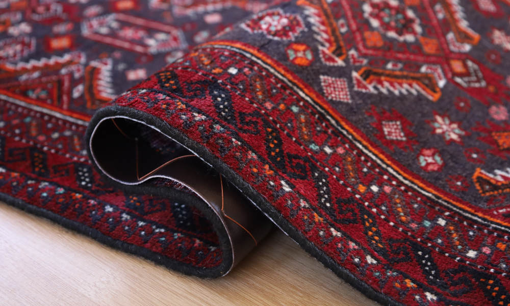 ペルシャ絨毯 バルーチ族 187×46cm 床に敷いて厚みを見せた状態