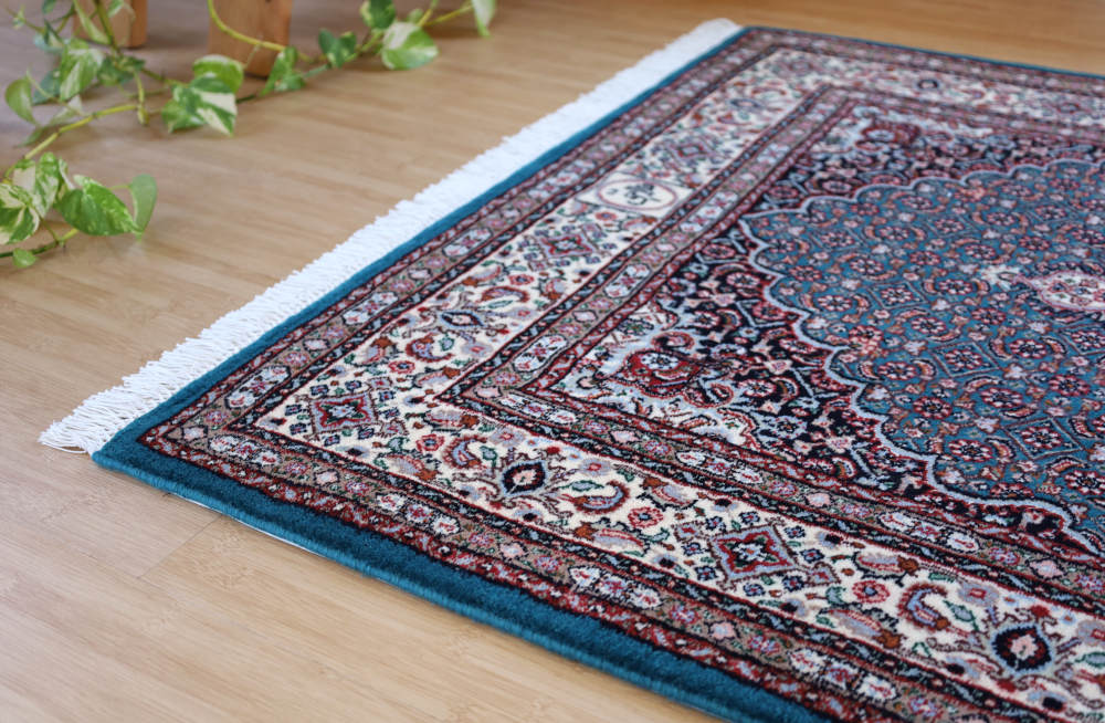 ペルシャ絨毯 イラン、ムード産 146×100cm 模様の中のシルクが光っている様子