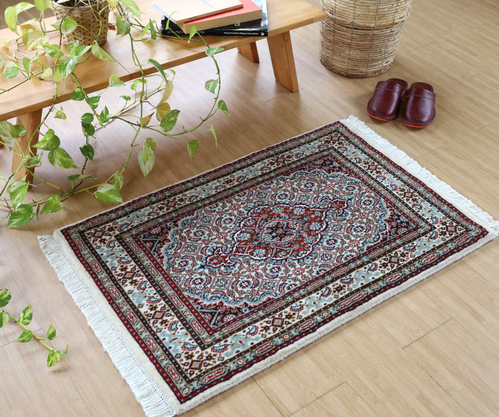 ペルシャ絨毯玄関マット イラン、ムード産 92×60cm ウール＆シルク・アイボリーの使用例