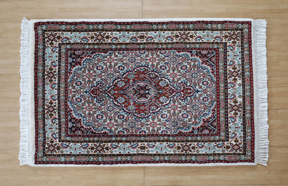 ペルシャ絨毯玄関マット イラン、ムード産 92×60cm ウール＆シルク　アイボリーの全体像