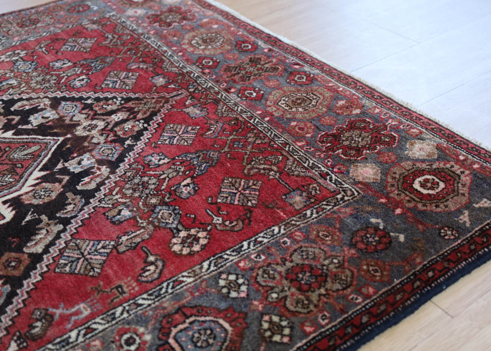 ペルシャ絨毯 イラン、ゴルトゥーグ産ヴィンテージ　169×111cm　角の模様