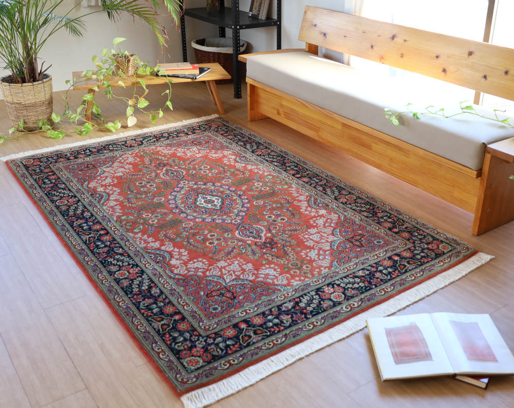 ペルシャ絨毯 イラン、クム産 213×140cm ウール＆シルク・サーモンオレンジの使用例