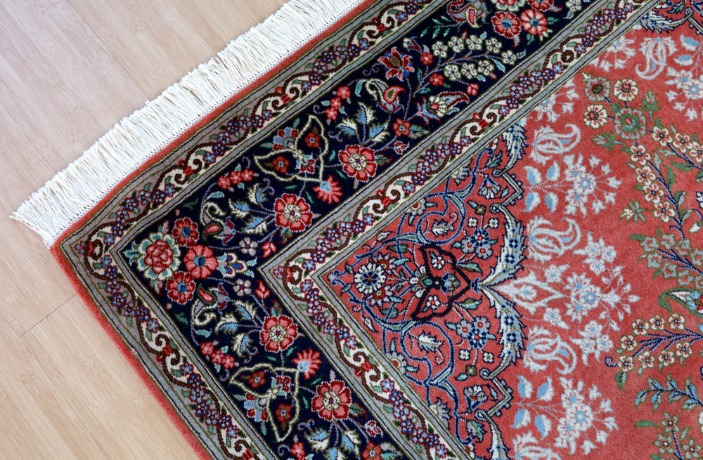ペルシャ絨毯 イラン、クム産 213×140cm 角の模様