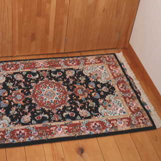 ペルシャ絨毯　大きめ玄関マットサイズ