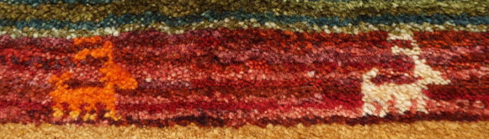 遊牧民が自然の中で織りあげるギャッベとは。素材と色、モチーフの意味について