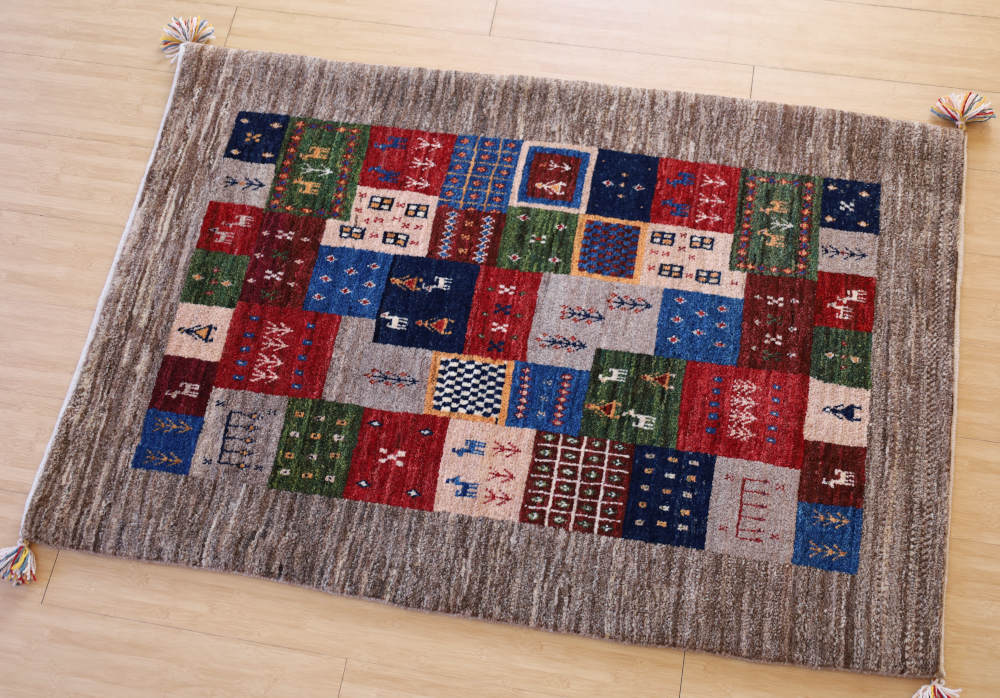 ファイン・ギャッベ（カシュクリ）133×91cm　上から見た全体像