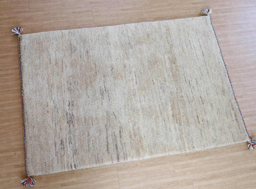 ギャッベ　イラン産　アイボリー　145×101cm　cg15150　斜め上から見た全体像