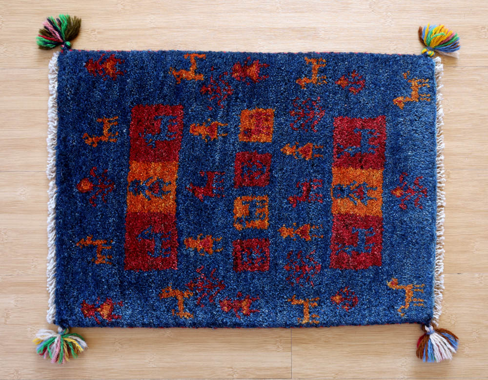 ギャッベミニマット　ネイビー　56×41cm 全体像