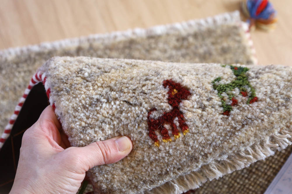 ギャッベミニマット　茶グレー　60×42cm 毛並みや模様の細部