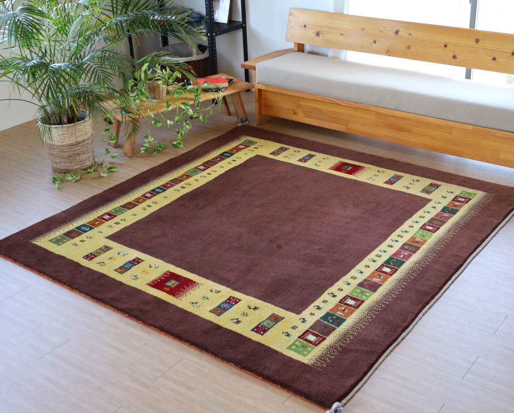 ペルシャギャッベ（正方形）201×201cm　cg20909　正面から見たところ