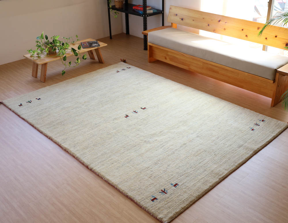 ギャッベ　イラン産　243×169cm　cg21065　正面から見たところ