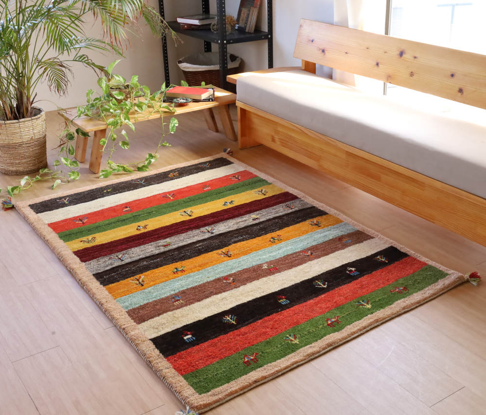 ギャッベ　イラン産　177×120cm　cg21081　部屋に敷いた様子