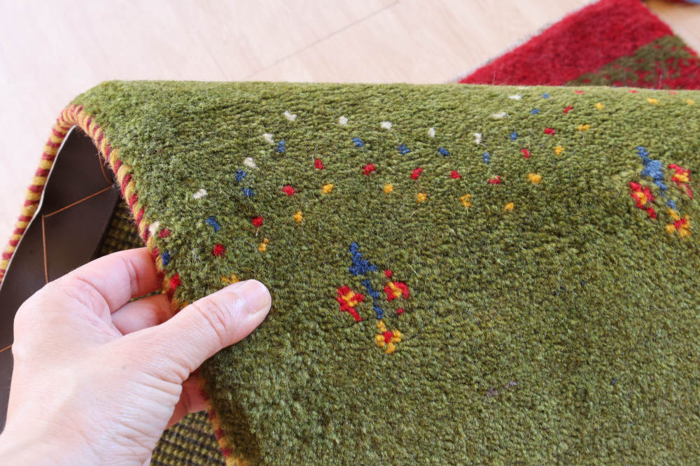 ギャッベ　玄関マットサイズ　95×62cm　赤×緑