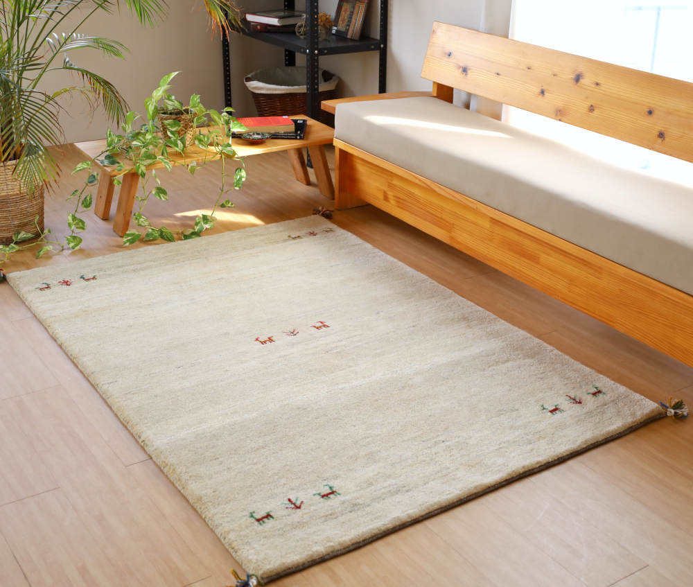 ギャッベ　イラン産　179×120cm　cg21318　部屋に敷いた様子