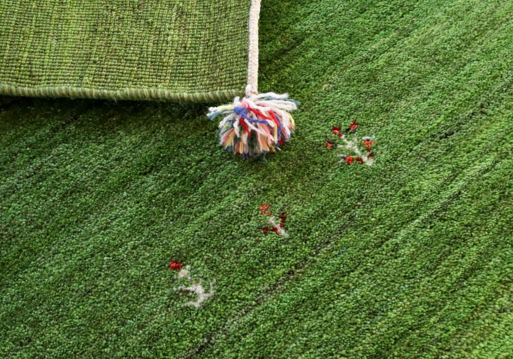 ギャッベ　イラン産　200×149cm　cg21337　近くから見た様子