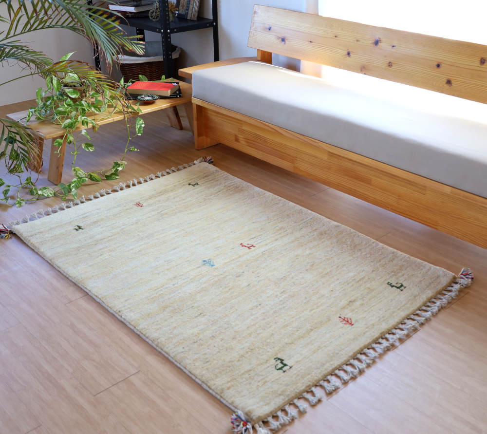 ギャッベ　148×101cm　ナチュラル・アイボリー　イラン産、カシュガイ族手織り1