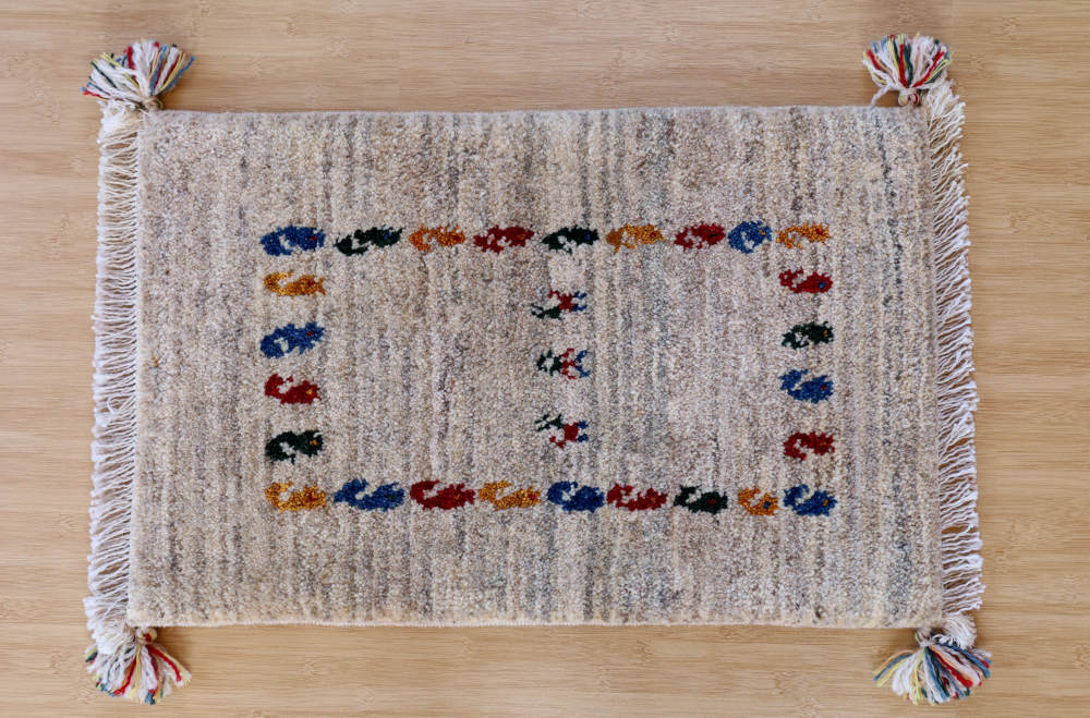 ギャッベミニマット　ナチュラルカラー　64×42cm 全体像