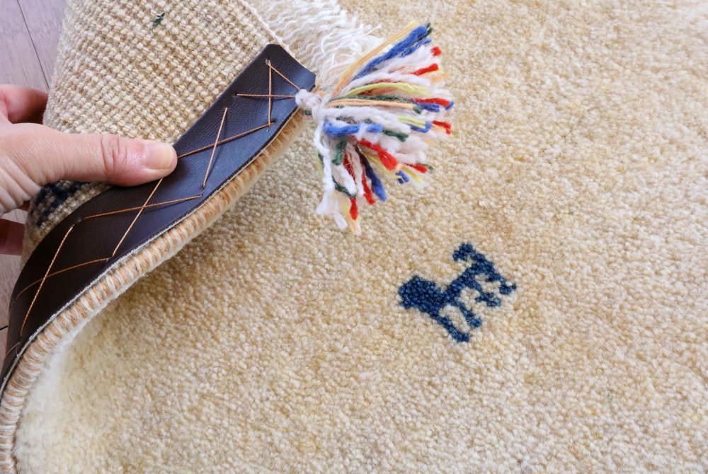 ギャッベミニマット　ナチュラルカラー　62×43cm 端部分を近くでみたところ