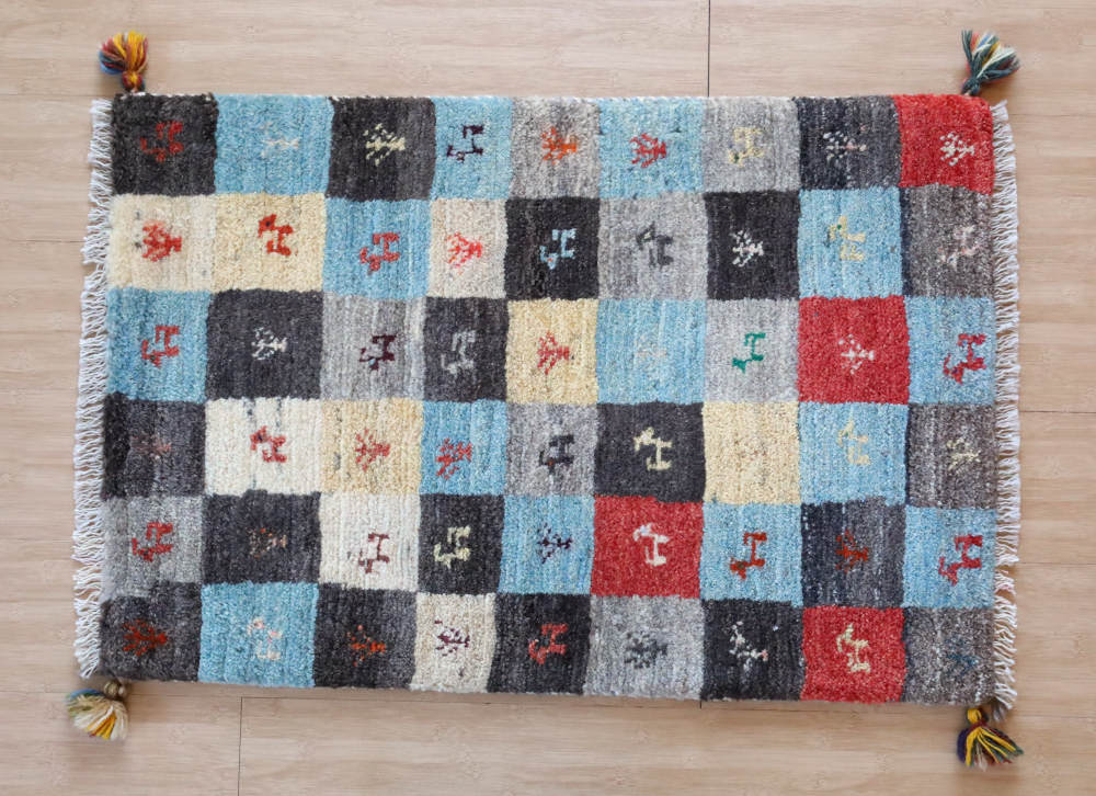 ギャッベ　玄関マットサイズ　90×61cm　チェス模様