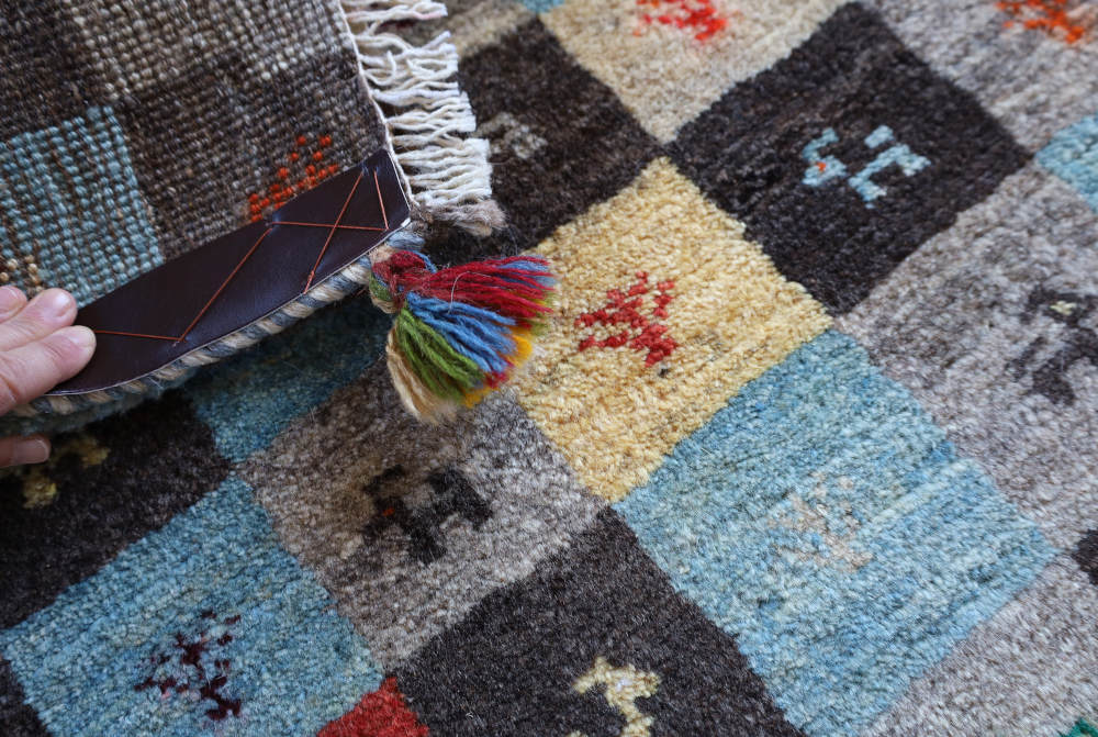 ギャッベ　玄関マットサイズ　90×61cm　チェス模様