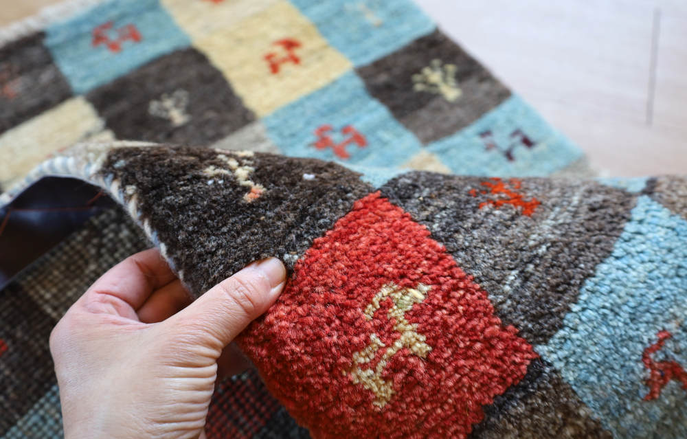 ギャッベ　玄関マットサイズ　90×61cm　チェス模様