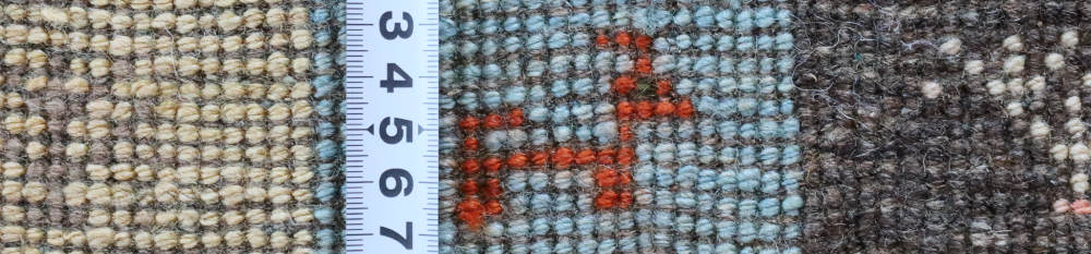 ギャッベ　玄関マットサイズ　90×61cm　チェス模様