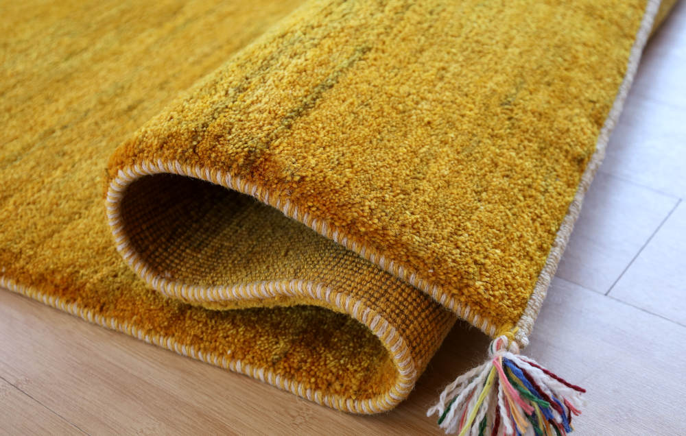 ギャッベ　イラン産　203×153cm　cg21608　端処理や厚み、織り目の様子