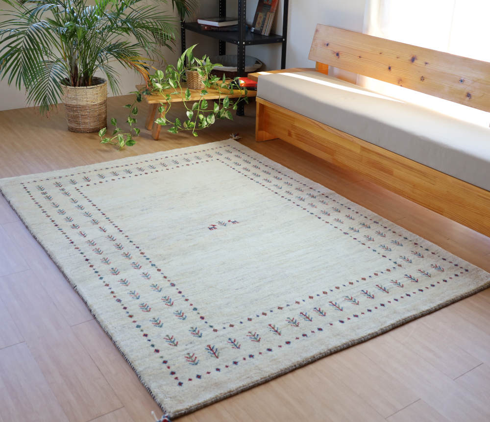 ギャッベ　イラン産　201×146cm　cg21617　正面から見たところ