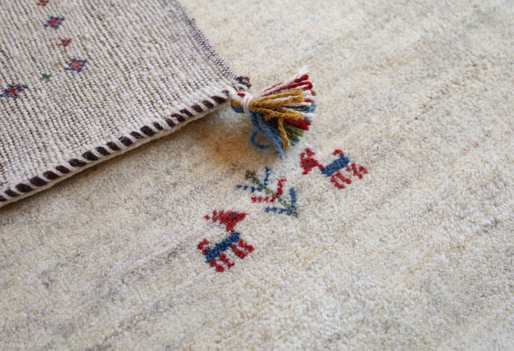 ギャッベ　イラン産　201×146cm　cg21617　近くから見た様子