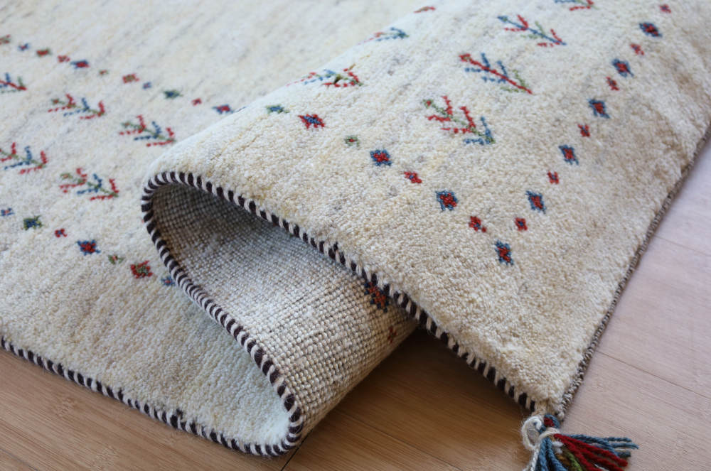 ギャッベ　イラン産　201×146cm　cg21617　端処理や厚み、織り目の様子