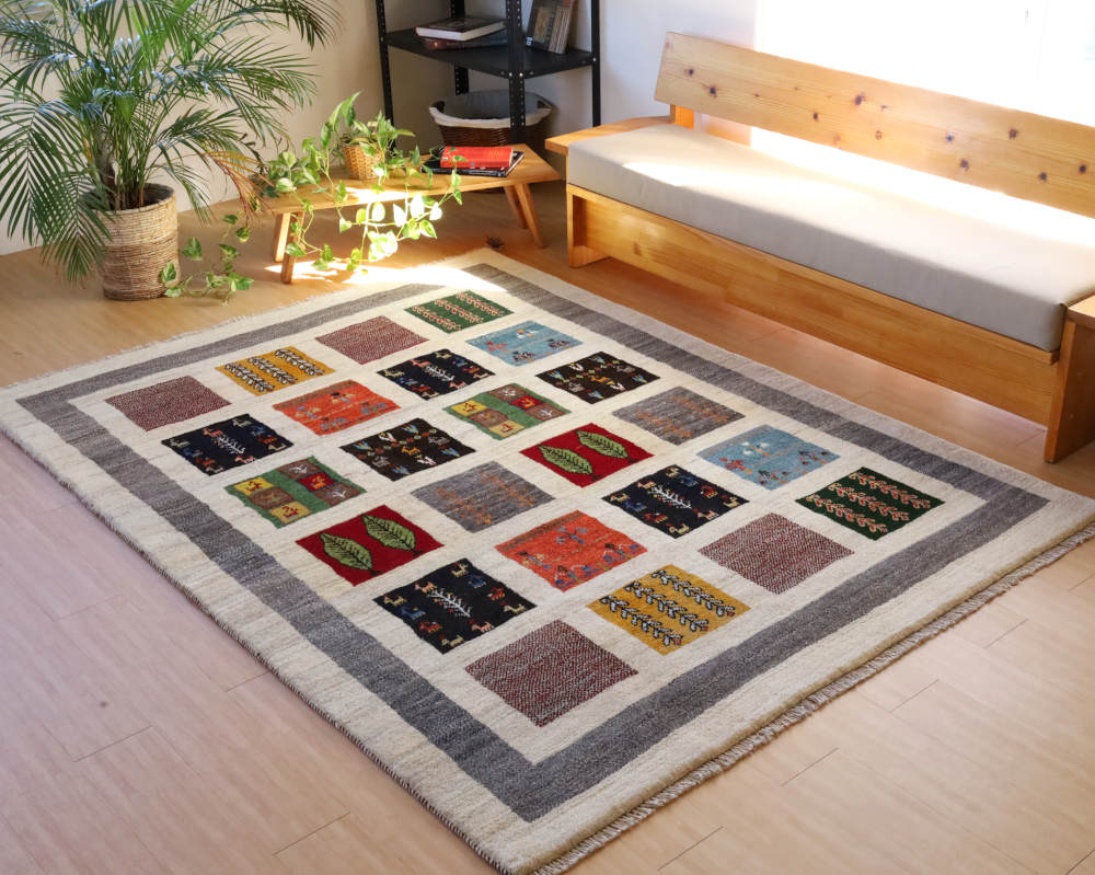 ギャッベ　イラン産　240×177cm　cg21621　正面から見たところ