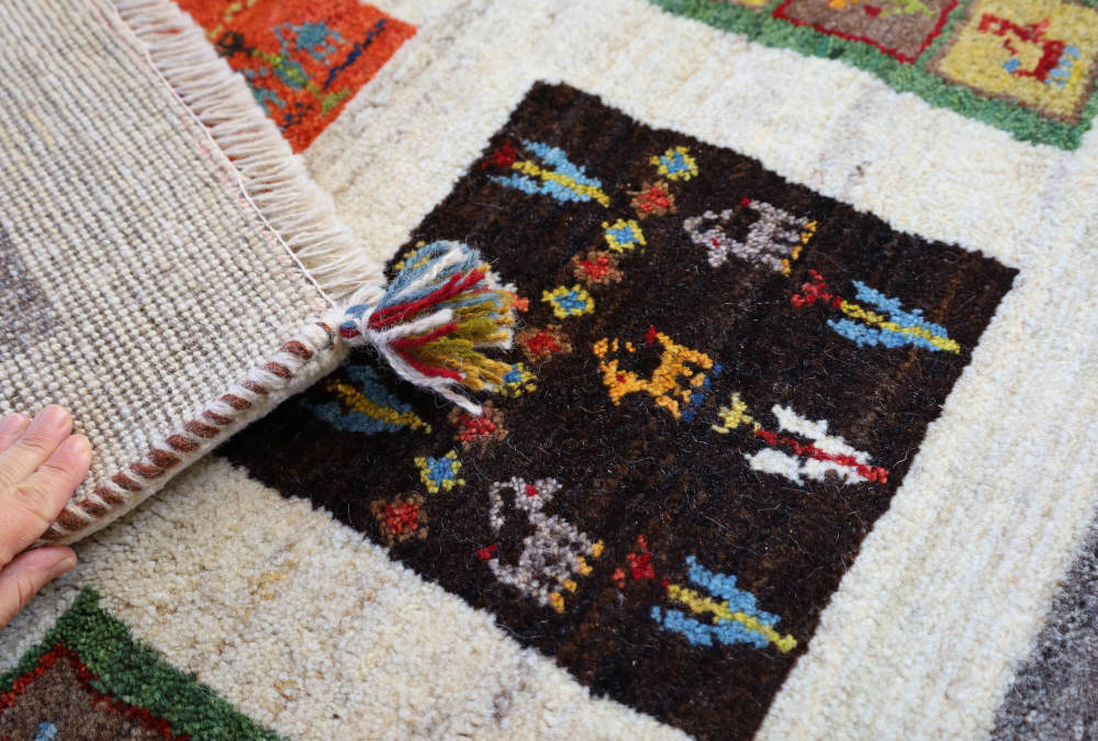 ギャッベ　イラン産　240×177cm　cg21621　端や裏面、近くから見た様子