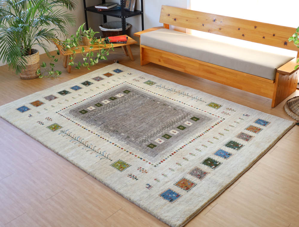 ギャッベ　イラン産　248×174cm　cg21622　正面から見たところ