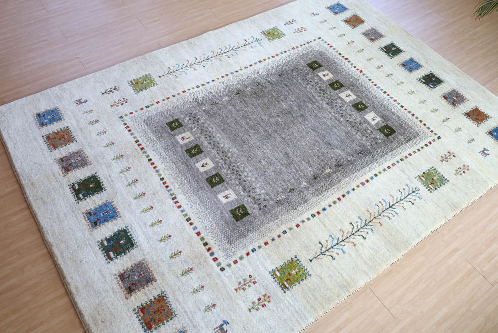 ギャッベ　イラン産　248×174cm　cg21622　全体を上から見たところ