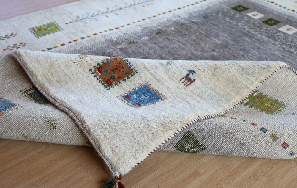 ギャッベ　イラン産　248×174cm　cg21622　角を折り曲げたところ