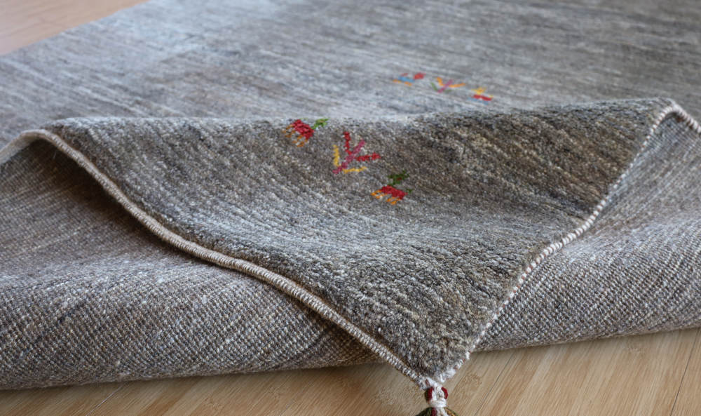 ペルシャギャッベ 　247×171cm　cg21623　角を折り曲げたところ