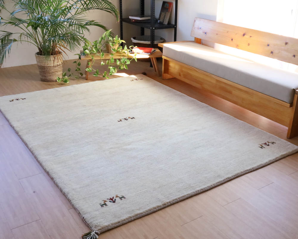 ギャッベ　イラン産　232×173cm　cg21625　正面から見たところ