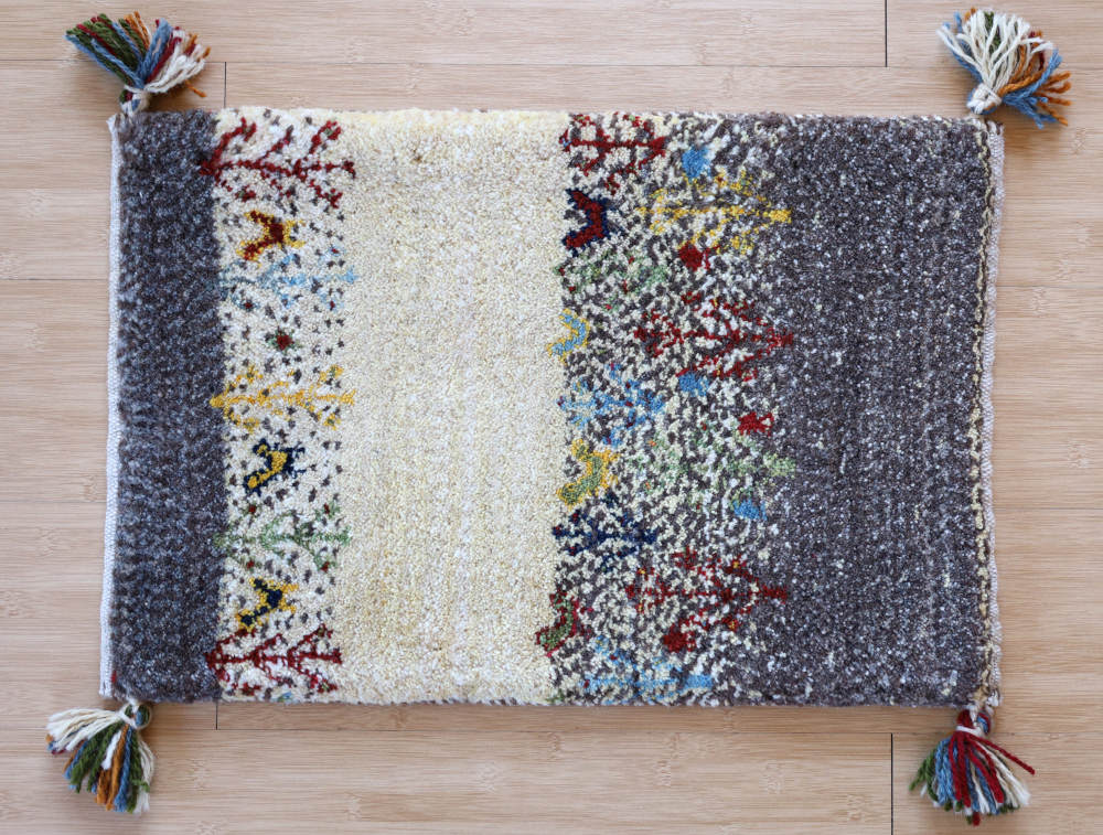 ギャッベミニマット　ナチュラル（グレー×アイボリー）　60×40cm 全体像