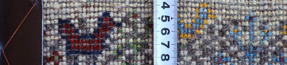 ギャッベミニマット　ナチュラル（グレー×アイボリー）　60×40cm 裏面の織りの様子