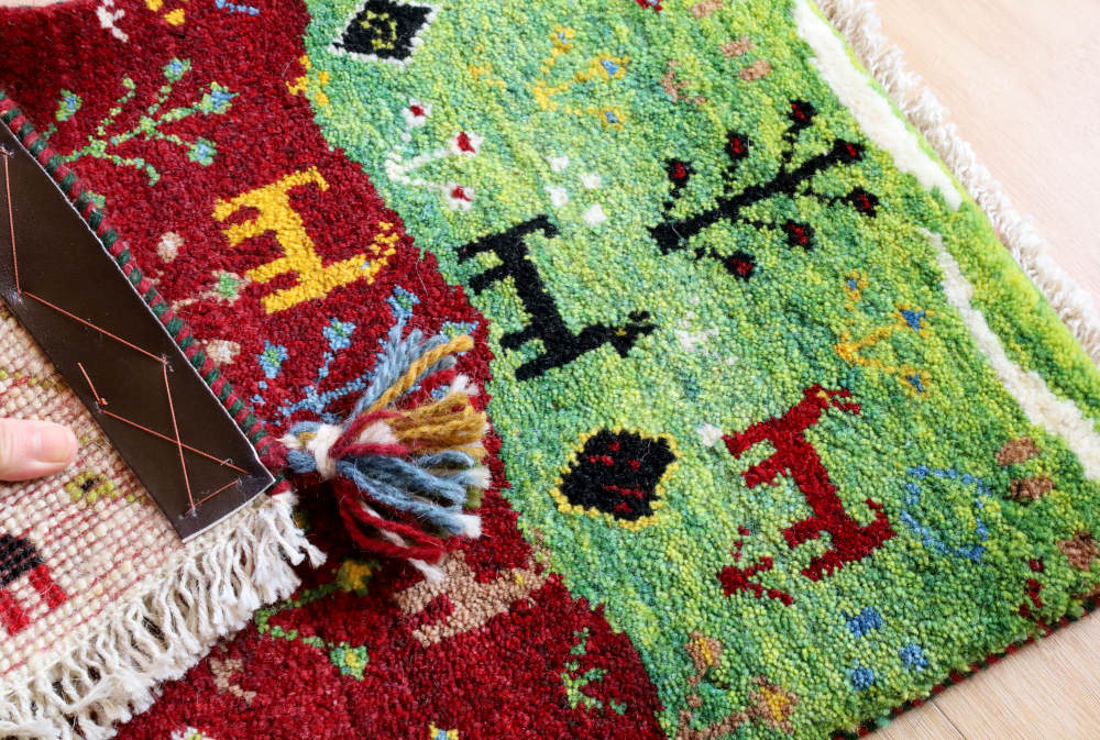 ギャッベミニマット　3色　62×42cm 端部分を近くでみたところ