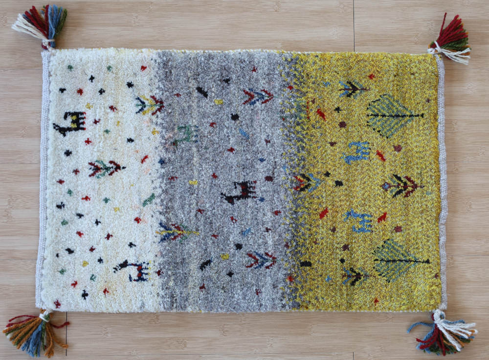 ギャッベミニマット　白×グレー×黄色　65×42cm 全体像