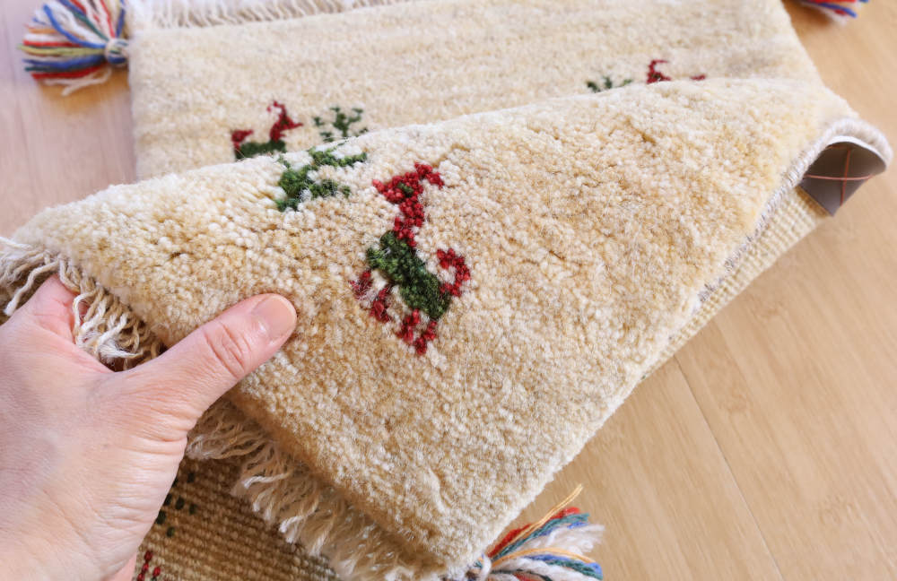 ギャッベミニマット　アイボリー　59×41cm きれいに織り出された柄