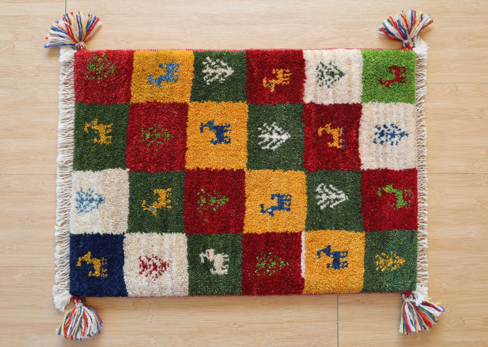 ギャッベミニマット　チェス模様　57×41cm 全体像