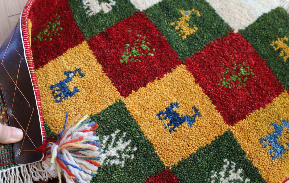 ギャッベミニマット　チェス模様　57×41cm 端部分を近くでみたところ