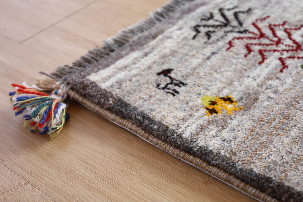 ギャッベミニマット　ナチュラルカラー　60×43cm 端部分を近くでみたところ